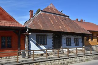 To jedno z najmniejszych miast w Małopolsce. Jedna decyzja papieża sprawiła, że stało się sławne