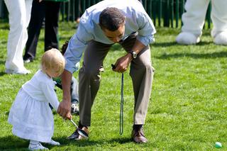 Barack Obama toczy jaja w Białym Domu 