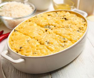 Zapiekanka ryżowa z kurczakiem. Sycący posiłek z prostych składników