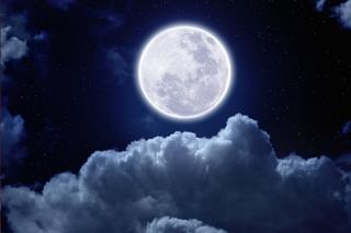 Pełnia księżyca w maju 2023. Kiedy jest? Jaką nosi nazwię i co ma wspólnego z Wiedźminem? 