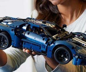 LEGO Technic 2022 Ford GT — 42154