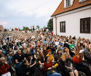 W sobotę 19 lipca publiczność zgromadziła się na spektaklu „Ślub”, opartym na dramacie Witolda Gombrowicza