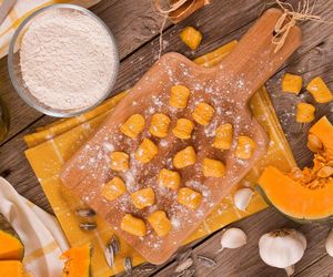 Kluseczki serowe podkręcam purèe z dyni. To wyśmienity jesienny obiad w słodkiej odsłonie 