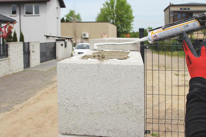 Czym przykryć bloczki betonowe?