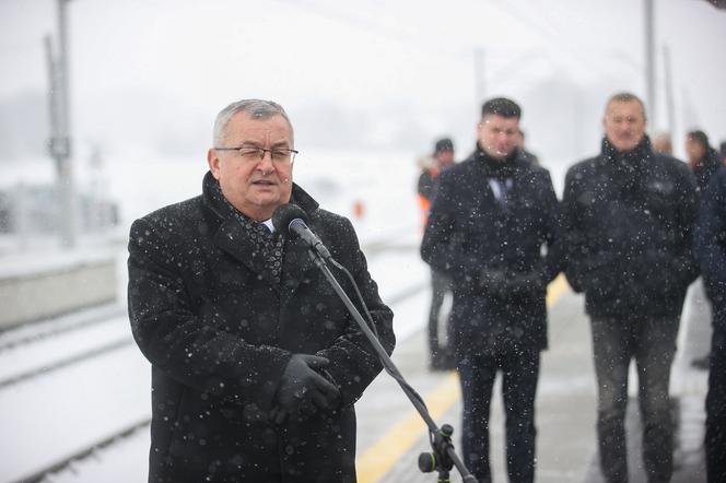 Minister Andrzej Adamczyk otworzył przystanek kolejowy w Zatorze