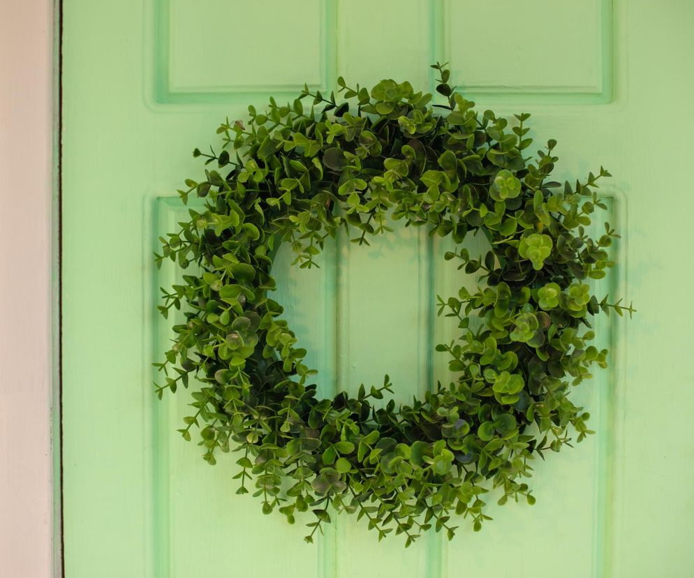 Jak zrobić wiosenny wianek na drzwi?