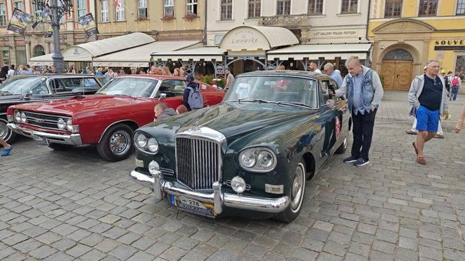 Parada zabytkowych samochodów