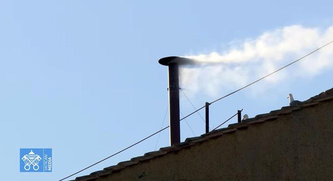Drugiego dnia konklawe wybrano nowego papieża. Biały dym nad Watykanem