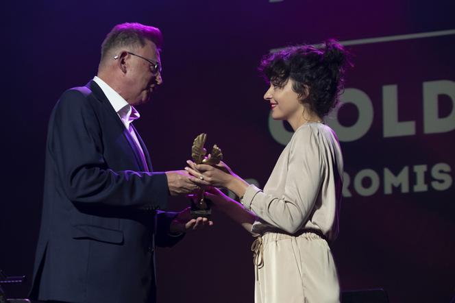 Tofifest 2022: Gala zakończenia festiwalu w CKK Jordanki. Aleksandra Popławska, Robert Więckiewicz, Tomasz Ziętek i "Olga" z nagrodami