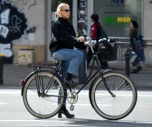 Katarzyna Warnke na giga obcasach łamie przepisy