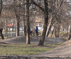 Mieszkańcy Lublina poczuli wiosnę. Na termometrach było ponad 20 stopni! Wiosenna odsłona Parku Ludowego w obiektywie