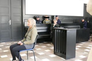 Rozbił auto o betonowy płot. Jego partnerka cudem uszła z życiem. Czy to była próba zabójstwa