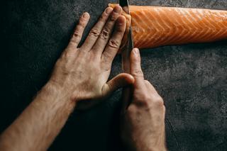 Klasyczne sushi przygotowuje się na bazie surowej ryby