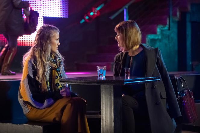 Na Wspólnej odc. 2855. Basia (Grażyna Wolszczak), Jane Brzeziński ( Aleksandra Prochownik)