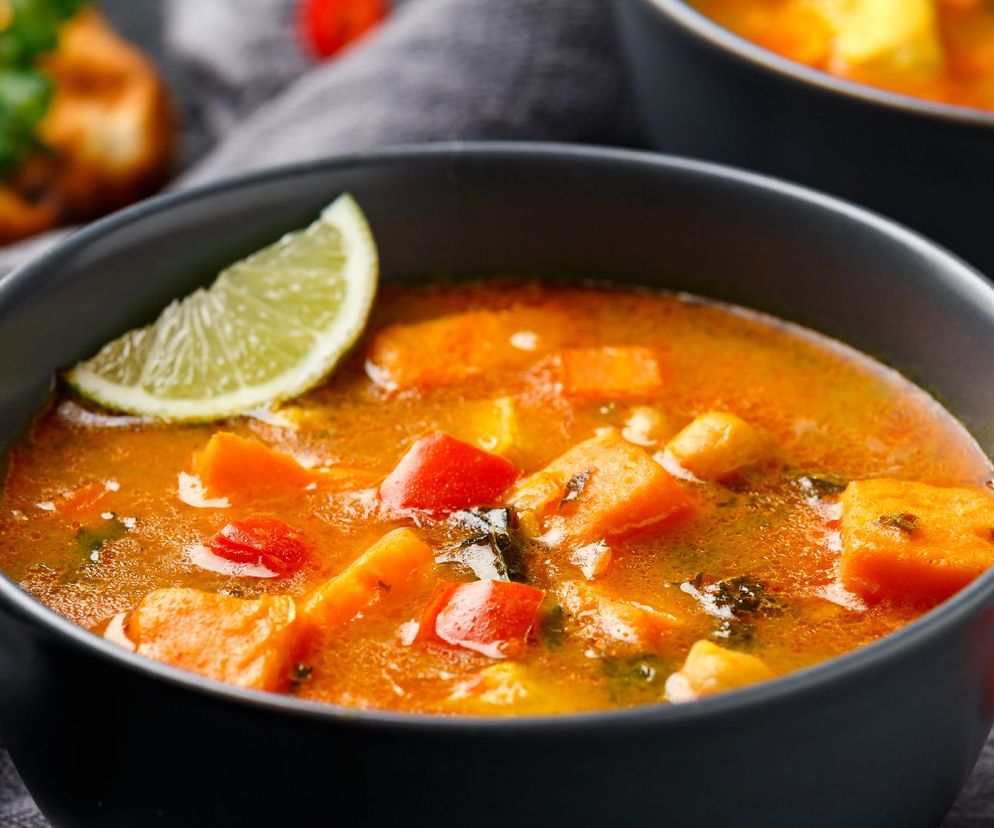 Zupa tajska wege - warzywna porcja energii. Rozgrzeje ciało i duszę