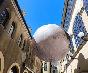Tarnów ma swój Księżyc! Niezwykła instalacja pojawiła się w Pasażu Tertila