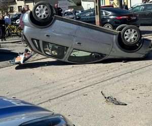 Emeryt wjechał w kobietę, która wsadzała dzieci do samochodu. Koszmarny wypadek pod Warszawą 