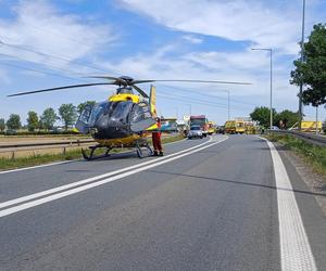 Autokar wypadł z drogi. W środku było 37 osób, są poszkodowani! Śmigłowiec LPR w akcji