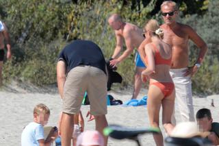 Kasia Tusk w bikini na plaży z rodziną