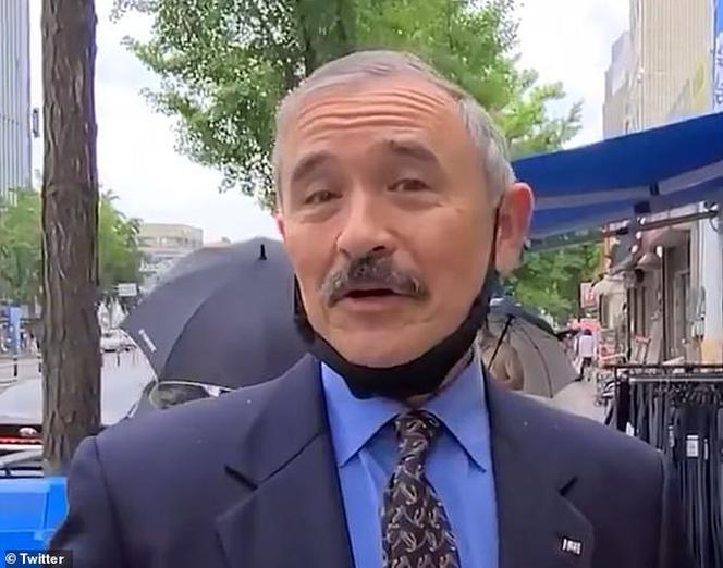 Kazali ambasadorowi zgolić wąsy!