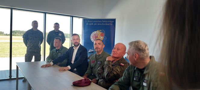 Władysław Kosiniak-Kamysz w Ośrodku Szkolenia Symulatorowego FA-50.