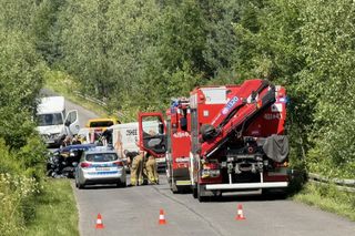 Czołowe zderzenie w Sławkowie. 22-latek zabrany śmigłowcem LPR do szpitala