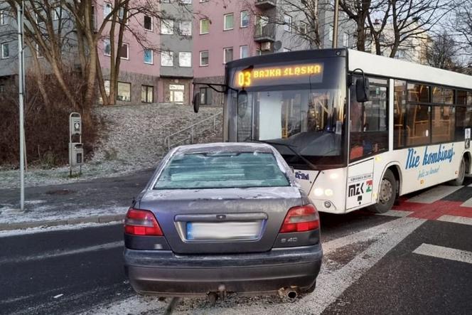 Szok! Wjechała w autobus i szarpała się z policjantami. Przyczyna może szokować.