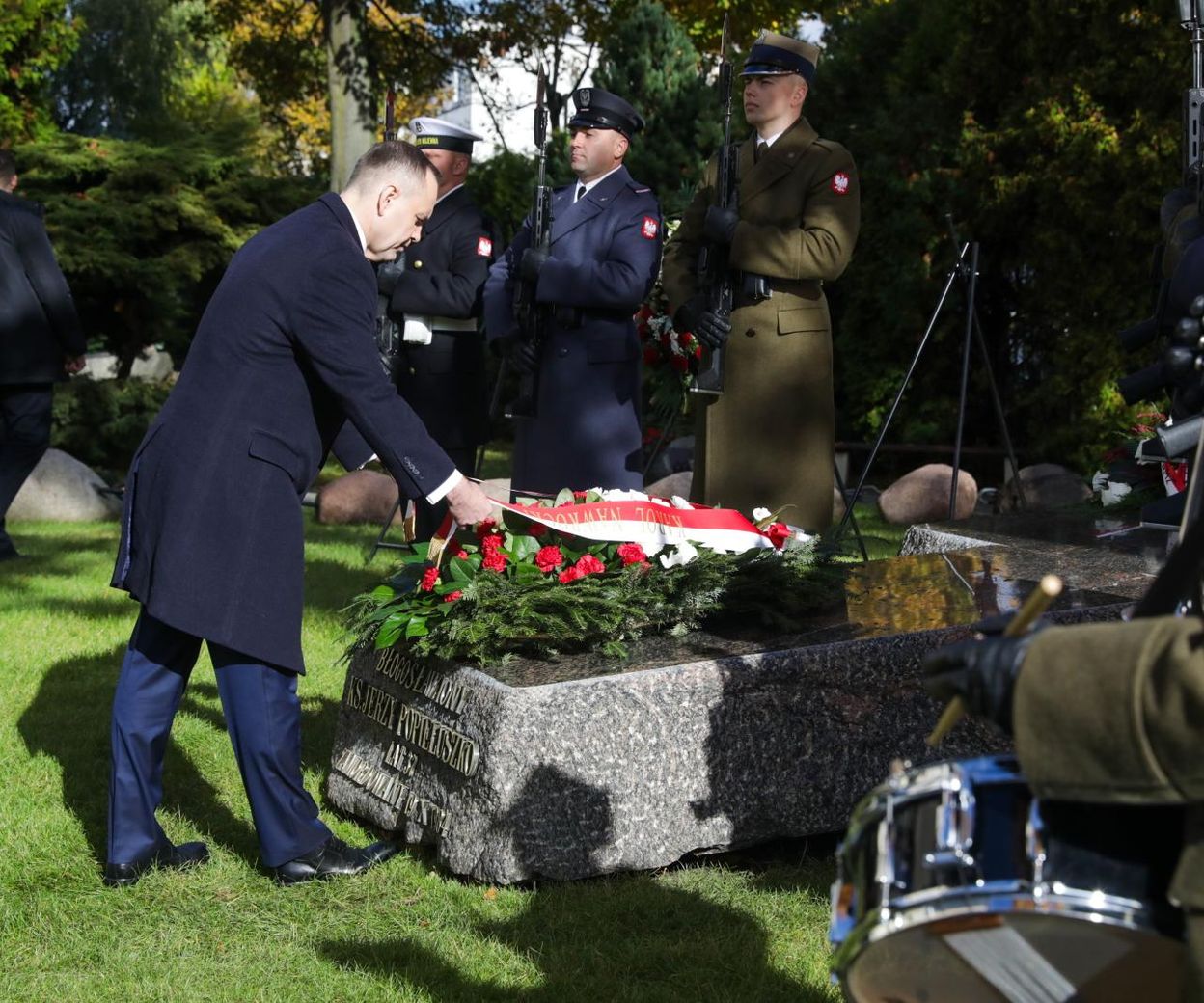Prezydent uczcił 41 rocznicę śmierci ks. Popiełuszki. "Bez tej ofiary nie byłoby wol…
