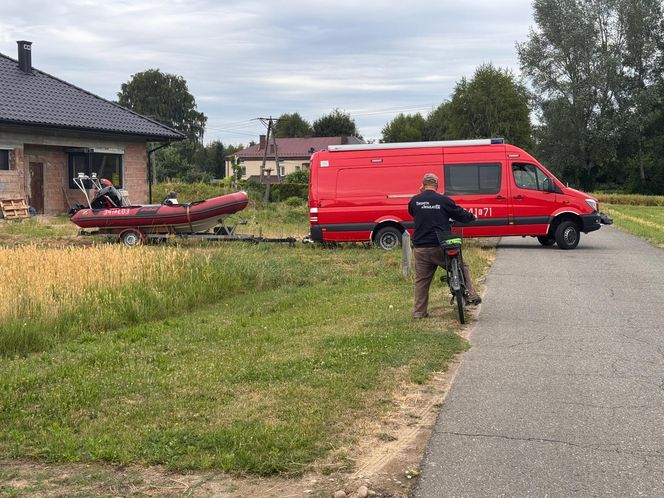 Akcja ratunkowa na Dunajcu. Ciągnik z operatorem wpadł do rzeki
