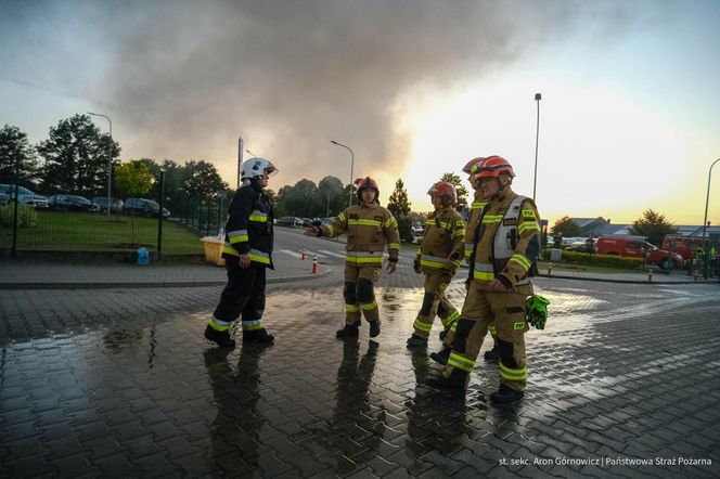 Pożar akumulatorowni na poddaszu zakładu przetwórstwa drobiu w Kawle