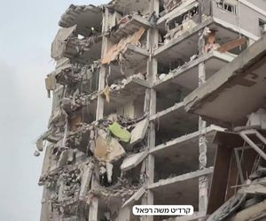 Rakieta trafiła prosto w blok w Izraelu