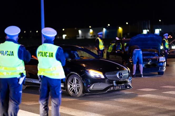 Nielegalne zloty i wyścigi na poznańskich ulicach. 9 osób zatrzymanych 