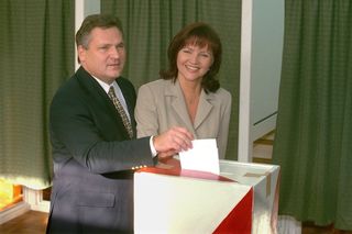 AI wybrała 5 najlepszych polityków w Polsce ostatnich 30 lat! 