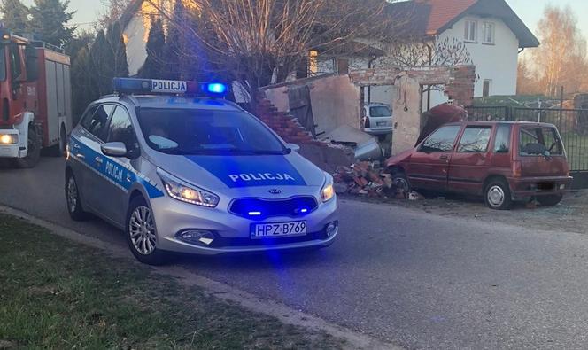 Pijany w sztok prowadził auto. Swoją podróż skończył na ścianie budynku!