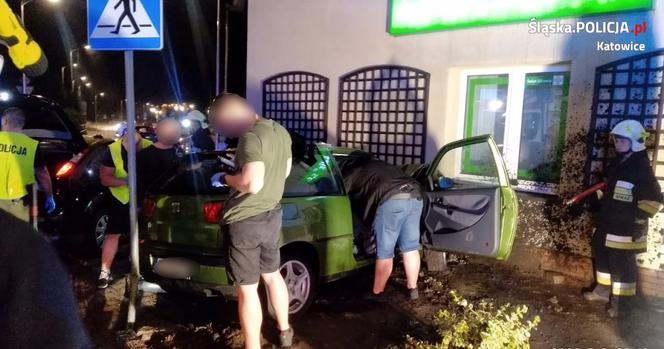 Rozbił się na ścianie budynku. To finał ucieczki przed policją