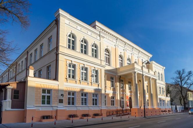 Wydział Ekonomii i Zarządzania UwB przy ul. Warszawskiej 63 przeszedł remont [ZDJĘCIA]
