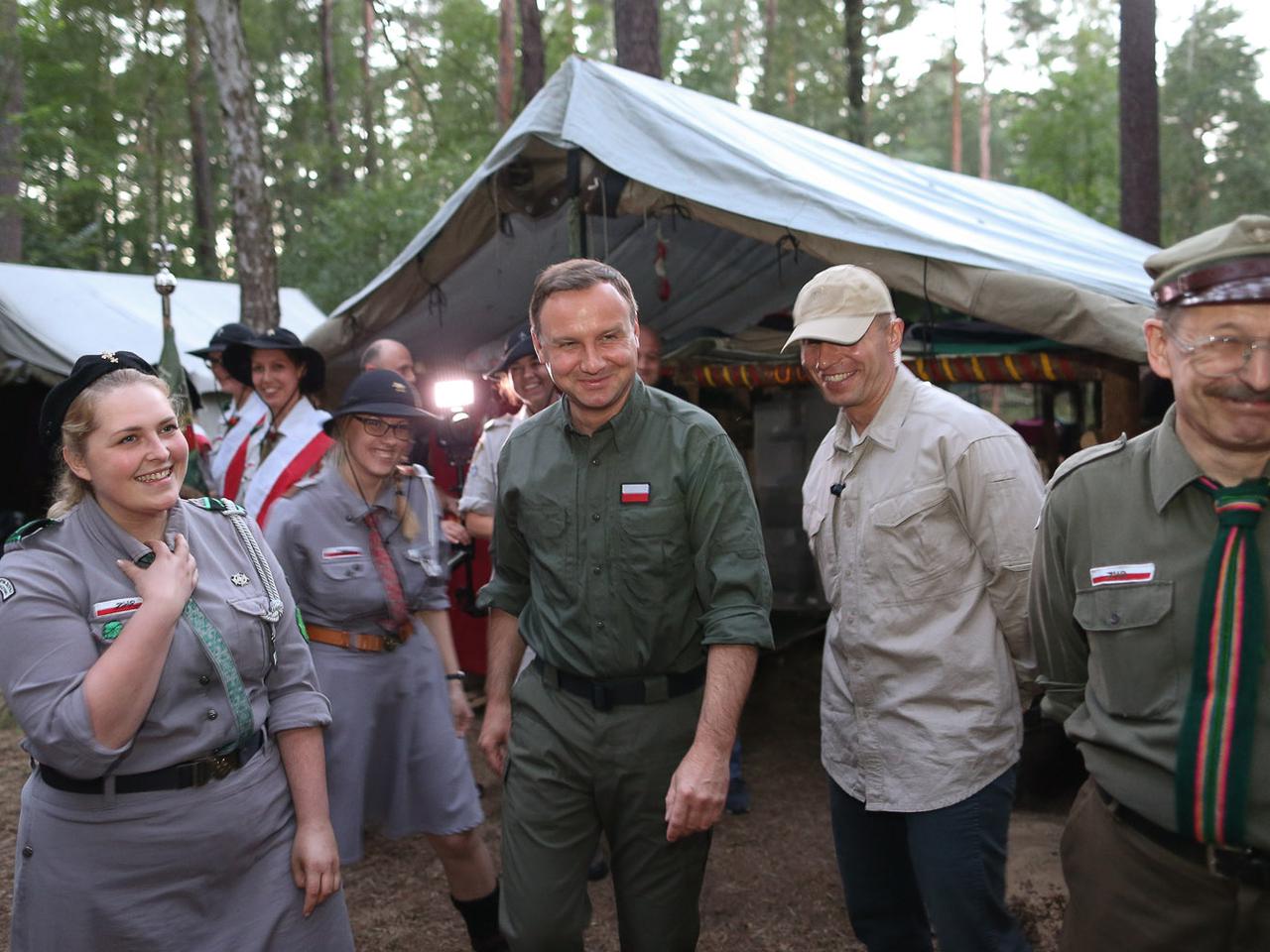 Prezydent Andrzej Duda na harcerskim ognisku