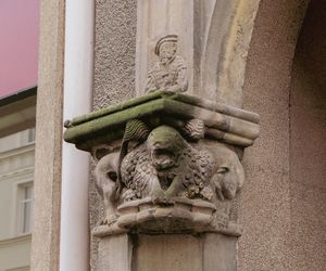 Renesansowy portal w bloku w Świdnicy
