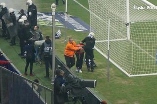 Tychy: Zadyma podczas meczu GKS Tychy - Ruch Chorzów. Policja zatrzymała dwie osoby [ZDJĘCIA]