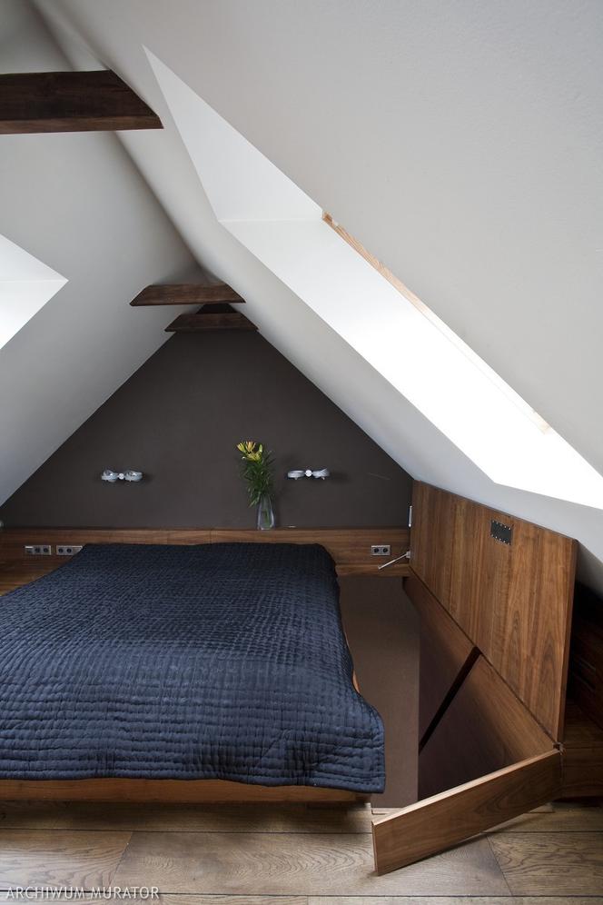 Projekt wnętrz: sypialnia pod skosami