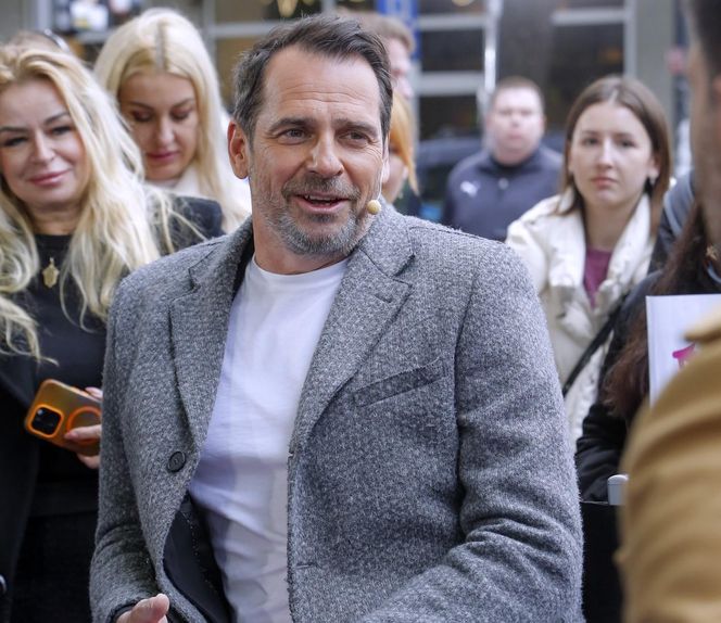 To z nim wystrojony Paweł Deląg poszedł głosować. Szok!