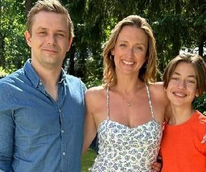 Barwy szczęścia nowy sezon po wakacjach. Hubert (Marek Molak), Asia (Anna Gzyra), Emil (Artem Maleszczuk)