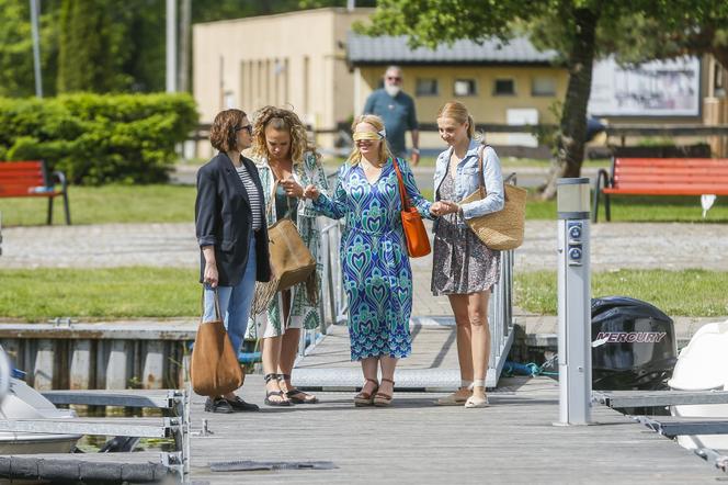 Przyjaciółki 20 sezon odc. 1. Patrycja ( Joanna Liszowska), Anka (Magdalena Stużyńska), Zuza (Anita Sokołowska), Inga (Małgorzata Socha)