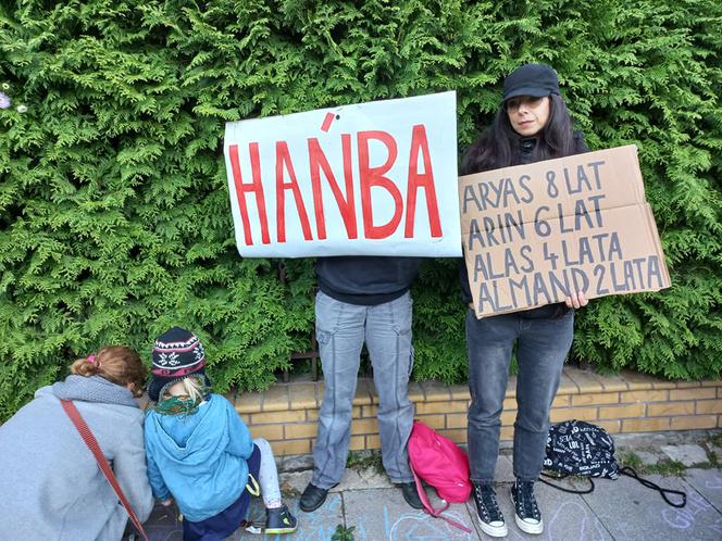 Trwa protest przed siedzibą Straży Granicznej
