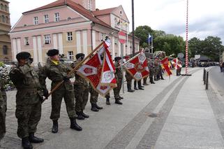 Wojskowa parada w Międzyrzeczu. 