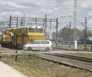 Kontrolowane zderzenie pociągu z osobówką