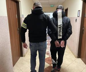 Z pętlą na szyi rzucił się na policjantów. Grozi mu 10 lat więzienia