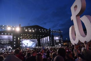 Burza w sieci po koncercie dla powstańców. Widzowie podzieleni: Bez niego to nie to