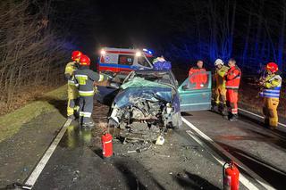 Groźny wypadek pod Gorzowem. Skoda wbiła się w ciągnik leśny [ZDJĘCIA]