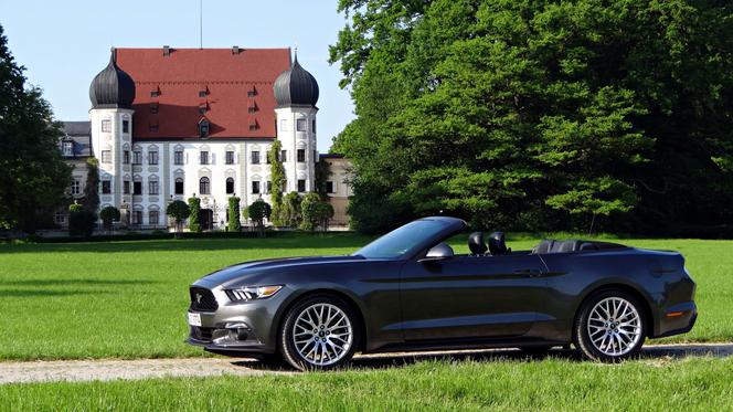 TEST - Ford Mustang 2.3 EcoBoost Convertible i Ford Mustang GT 5.0 V8 Fastback